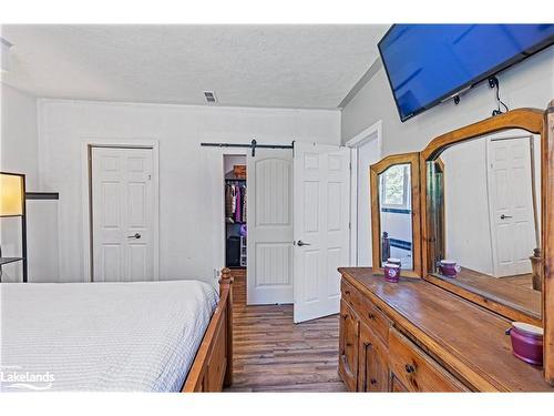 65 Oriole Crescent, Wasaga Beach, ON - Indoor Photo Showing Bedroom