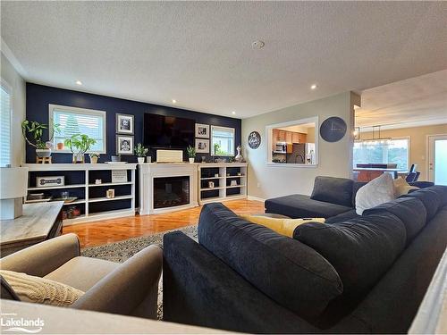 22 Rosemead Close, Bracebridge, ON - Indoor Photo Showing Living Room With Fireplace