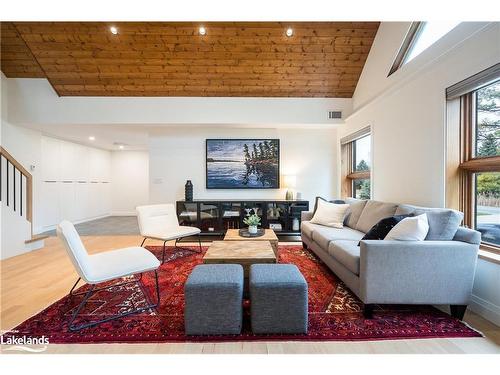 22 Trails End, Collingwood, ON - Indoor Photo Showing Living Room