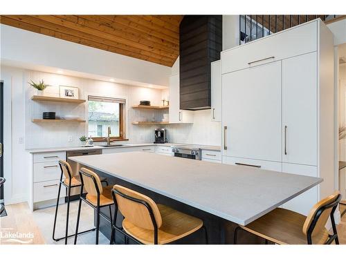 22 Trails End, Collingwood, ON - Indoor Photo Showing Kitchen