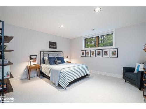 22 Trails End, Collingwood, ON - Indoor Photo Showing Bedroom