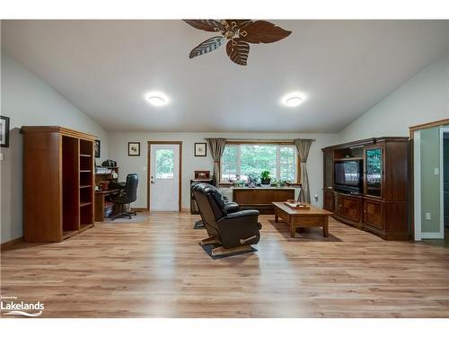 1255 Falkenburg Road, Muskoka Lakes, ON - Indoor Photo Showing Living Room