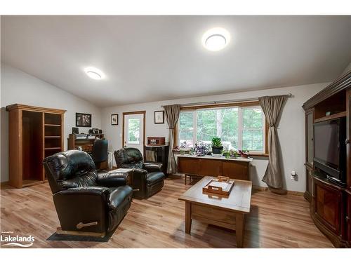 1255 Falkenburg Road, Muskoka Lakes, ON - Indoor Photo Showing Living Room