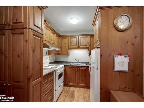 1255 Falkenburg Road, Muskoka Lakes, ON - Indoor Photo Showing Kitchen With Double Sink