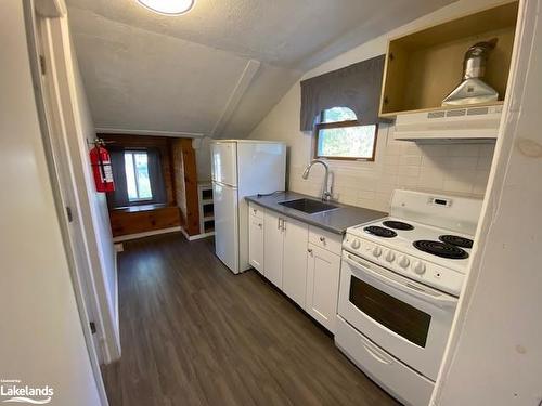 214 Montreal Street, Stayner, ON - Indoor Photo Showing Kitchen