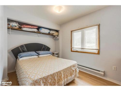349 Balm Beach Road W, Tiny Twp, ON - Indoor Photo Showing Bedroom