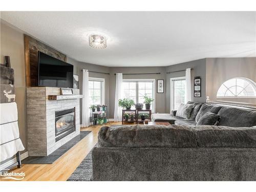 8 Caldas Circle, Wasaga Beach, ON - Indoor Photo Showing Living Room With Fireplace