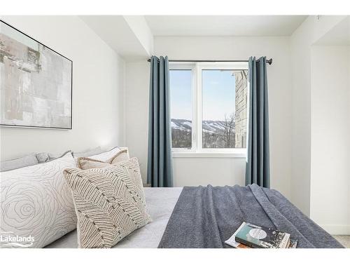 302-16 Beckwith Lane, The Blue Mountains, ON - Indoor Photo Showing Bedroom