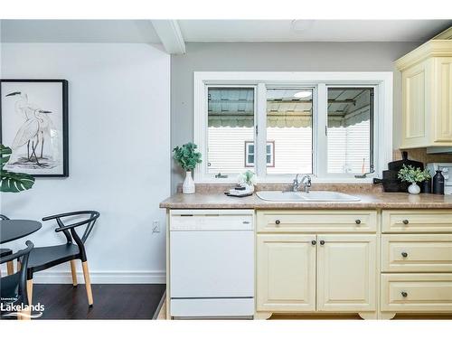 87 Ninth Street, Collingwood, ON - Indoor Photo Showing Kitchen With Double Sink