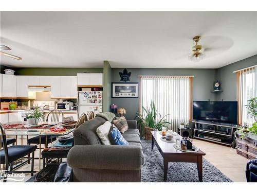 1178 Fraserburg Road, Bracebridge, ON - Indoor Photo Showing Living Room