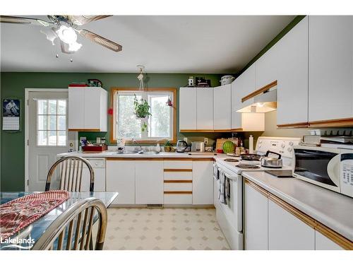 1178 Fraserburg Road, Bracebridge, ON - Indoor Photo Showing Kitchen With Double Sink