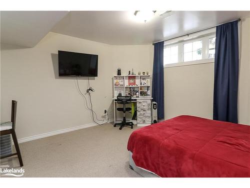37 Walnut Drive, Wasaga Beach, ON - Indoor Photo Showing Bedroom