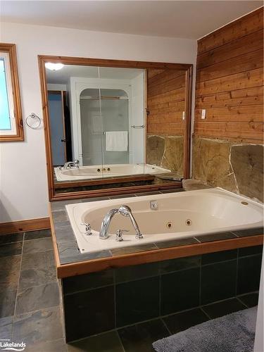 209886 26 Highway, The Blue Mountains, ON - Indoor Photo Showing Bathroom