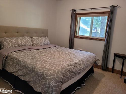 209886 26 Highway, The Blue Mountains, ON - Indoor Photo Showing Bedroom