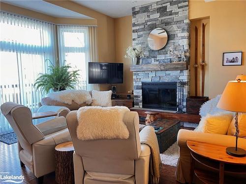 46 Lighthouse Lane W, Collingwood, ON - Indoor Photo Showing Living Room With Fireplace