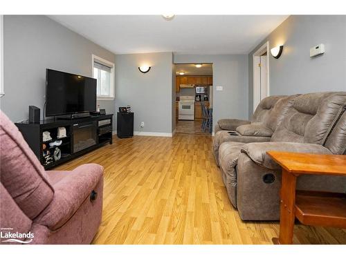 91 Glenlake Boulevard, Collingwood, ON - Indoor Photo Showing Living Room