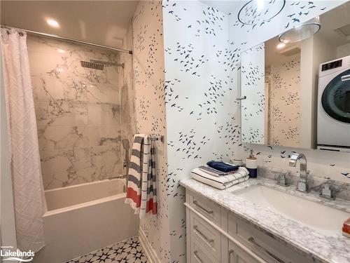 208-10 Coveside Drive, Huntsville, ON - Indoor Photo Showing Bathroom