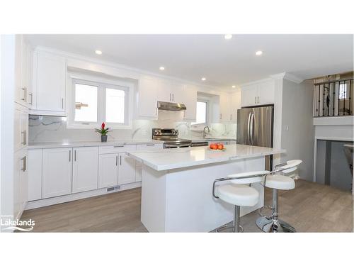 251 Wellesworth Drive, Toronto, ON - Indoor Photo Showing Kitchen With Upgraded Kitchen