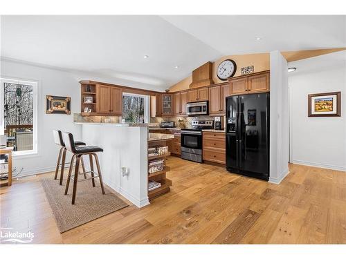 89 Trout Lane, Tiny, ON - Indoor Photo Showing Kitchen