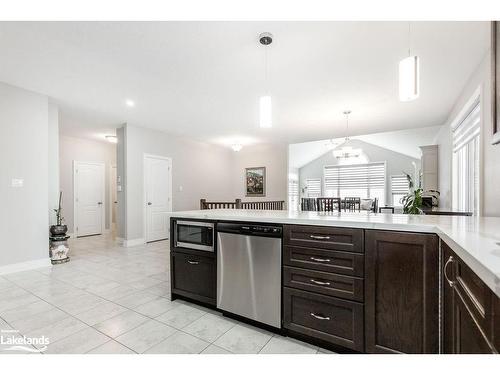 43 Lockerbie Crescent, Collingwood, ON - Indoor Photo Showing Kitchen