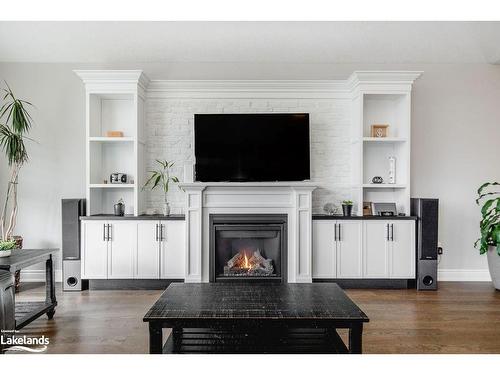 43 Lockerbie Crescent, Collingwood, ON - Indoor Photo Showing Living Room With Fireplace