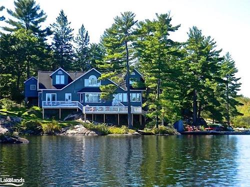 1099 Oak Road, Gravenhurst, ON - Outdoor With Body Of Water