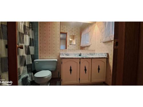 1096 River Street, Bala, ON - Indoor Photo Showing Bathroom