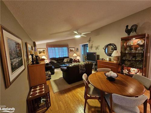 79 Pennsylvania Avenue, Wasaga Beach, ON - Indoor Photo Showing Dining Room