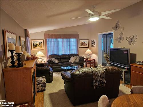 79 Pennsylvania Avenue, Wasaga Beach, ON - Indoor Photo Showing Living Room