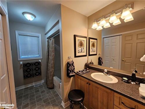 79 Pennsylvania Avenue, Wasaga Beach, ON - Indoor Photo Showing Bathroom