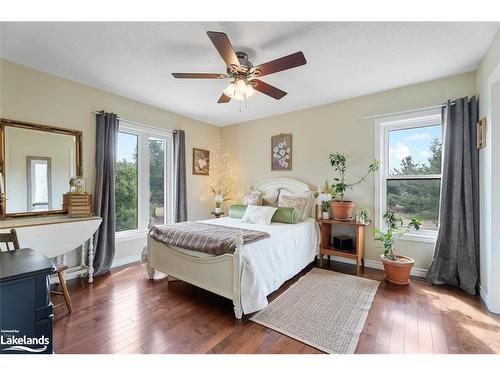 1041 Skyline Drive, Burk'S Falls, ON - Indoor Photo Showing Bedroom