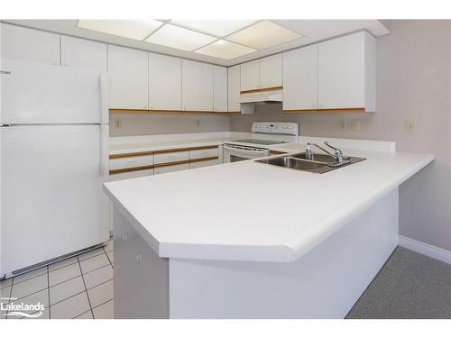 209-172 Eighth Street, Collingwood, ON - Indoor Photo Showing Kitchen With Double Sink