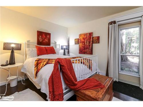 345-11 Harbour Street W, Collingwood, ON - Indoor Photo Showing Bedroom