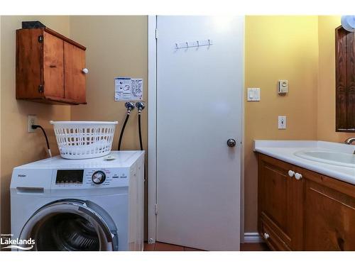 345-11 Harbour Street W, Collingwood, ON - Indoor Photo Showing Laundry Room