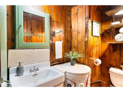 764 East Bear Lake Road, Sprucedale, ON - Indoor Photo Showing Bathroom