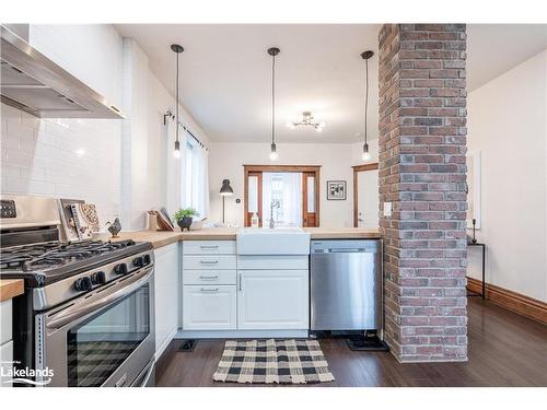 162 Avondale Street, Hamilton, ON - Indoor Photo Showing Kitchen