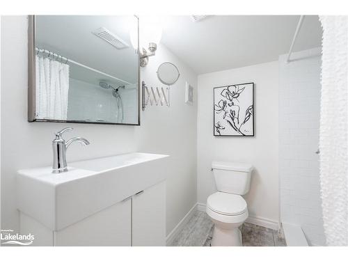 162 Avondale Street, Hamilton, ON - Indoor Photo Showing Bathroom