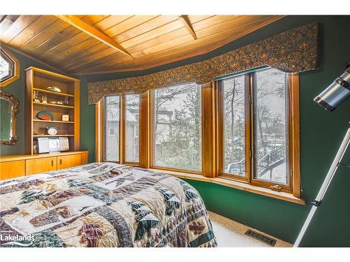 38 Forest Harbour Parkway, Waubaushene, ON - Indoor Photo Showing Bedroom
