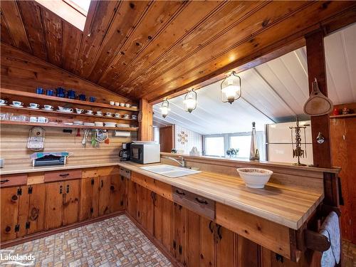 2 Island 840/Jack'S Rock, Honey Harbour, ON - Indoor Photo Showing Kitchen With Double Sink