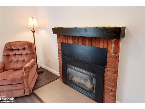 26-17 Dawson Drive, Collingwood, ON - Indoor Photo Showing Living Room With Fireplace