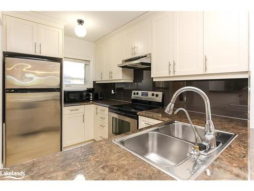 411 Mariners Way, Collingwood, ON - Indoor Photo Showing Kitchen With Double Sink