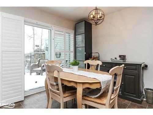 138 Constance Boulevard, Wasaga Beach, ON - Indoor Photo Showing Living Room