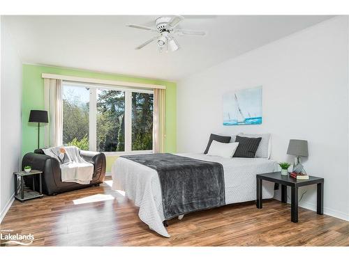 879 Mosley Street, Wasaga Beach, ON - Indoor Photo Showing Bedroom