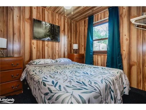 82 Beach Road, Tiny, ON - Indoor Photo Showing Bedroom
