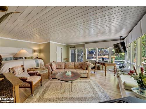 916 Siberia Rd, Madawaska, ON -  Photo Showing Living Room