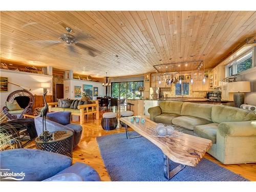 916 Siberia Rd, Madawaska, ON - Indoor Photo Showing Living Room