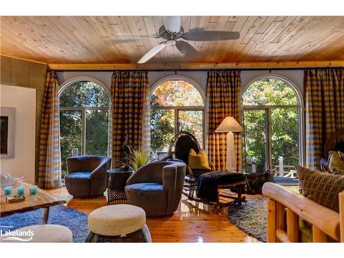 916 Siberia Rd, Madawaska, ON - Indoor Photo Showing Living Room