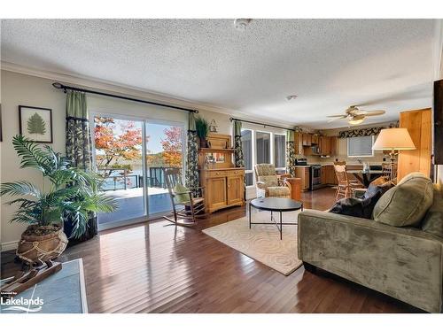 916 Siberia Rd, Madawaska, ON - Indoor Photo Showing Living Room