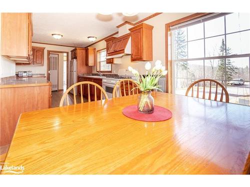 537 Spring Hill Road W, Burk'S Falls, ON - Indoor Photo Showing Kitchen