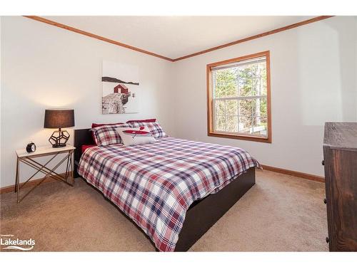 537 Spring Hill Road W, Burk'S Falls, ON - Indoor Photo Showing Bedroom